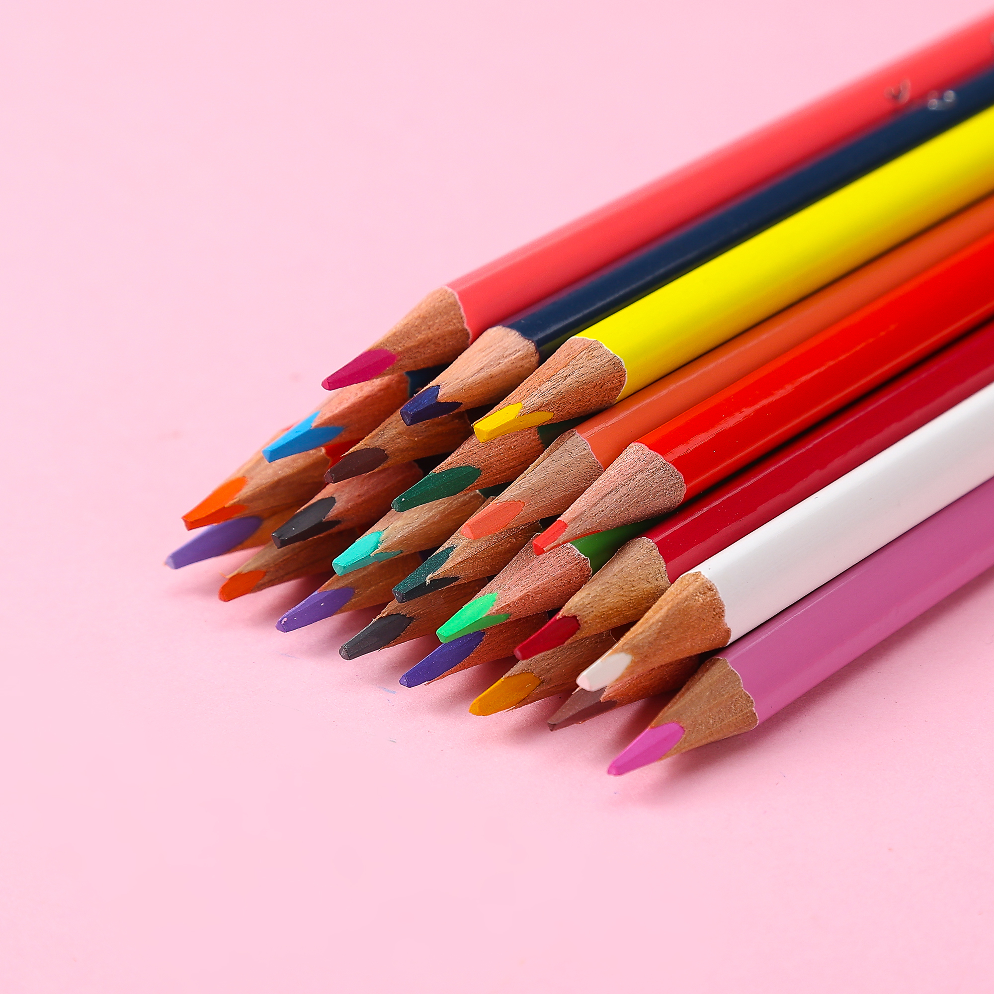 Muhui 24 color triangular pole softened wood advanced core children's writing and painting color lead cartoon animal color box packaging