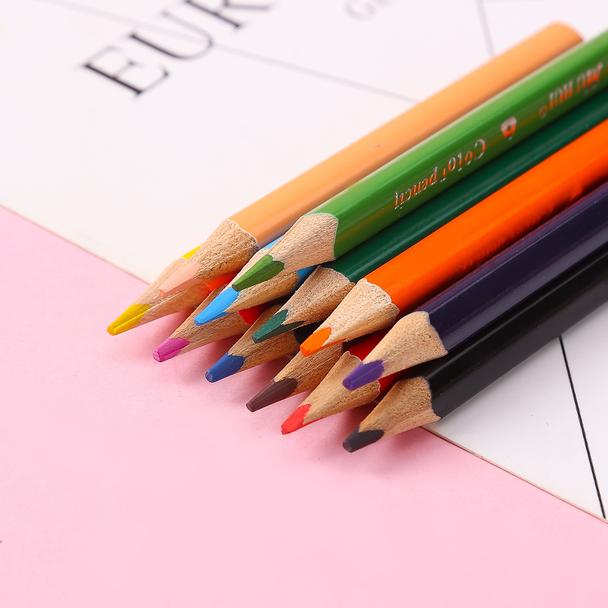 Muhui 12 color hexagonal pole softened wood premium core 3.5-inch children's writing and painting color lead cartoon box packaging