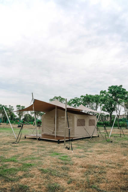 Safari Tent with Awning – B2B Luxury Glamping Shelter for Resorts & Commercial Campsites