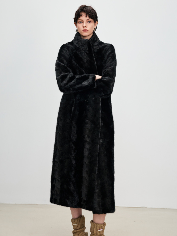 Fur coat for women - new winter style, imported waterfallow fur, fashionable and versatile, luxurious and stylish, young model.