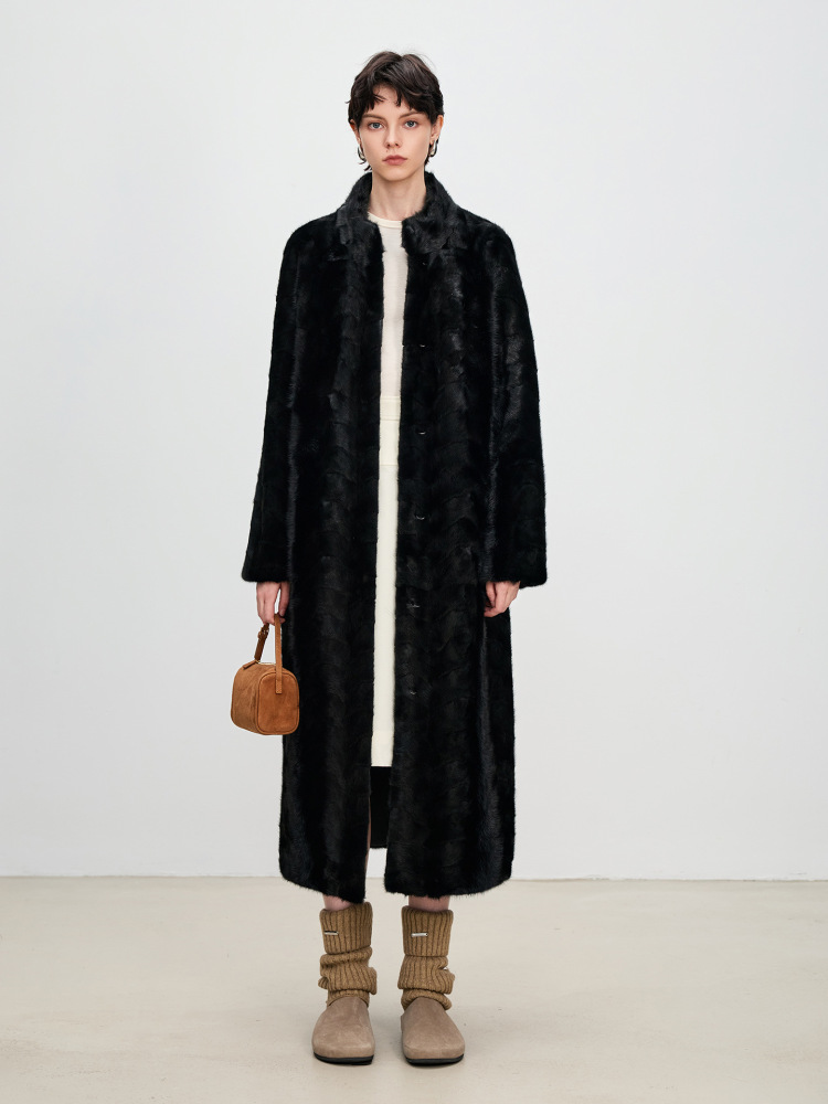 Fur coat for women - new winter style, imported waterfallow fur, fashionable and versatile, luxurious and stylish, young model.