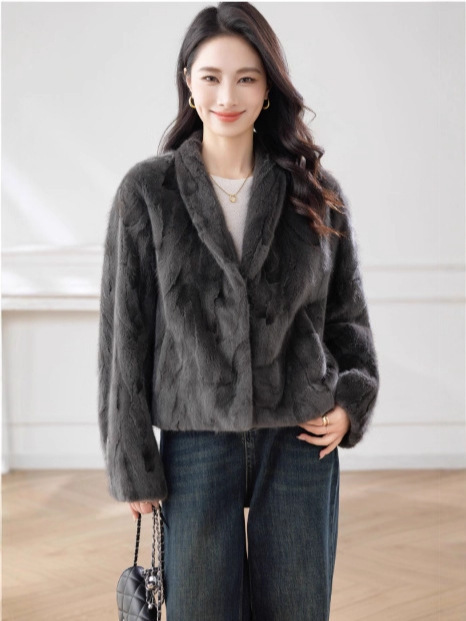 New short-style waterfowl fur coat with a casual small collar and a faux waterfowl fur patch. Women's waterfowl fur coat.