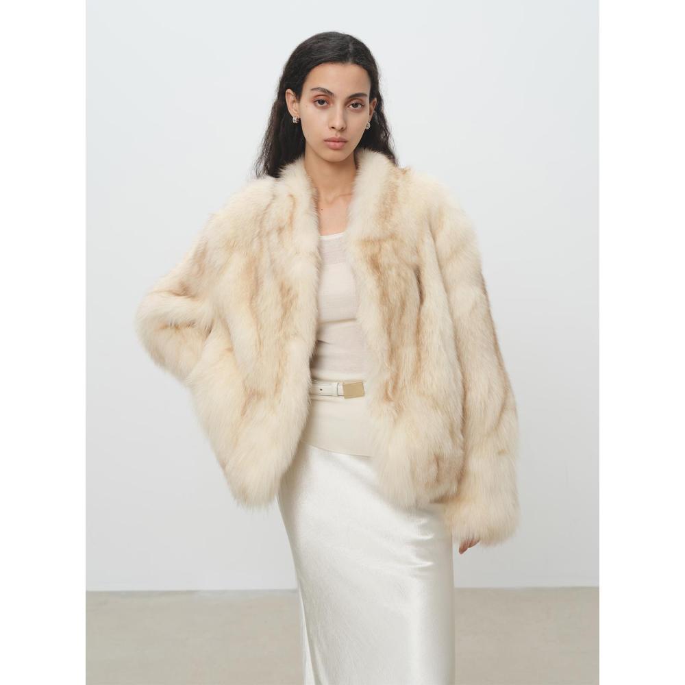 Imported Blue Fox Cinnamon Blending Cream for Hair Coloring V-neck short fur coat made of fox fur and fur leather Women's style.