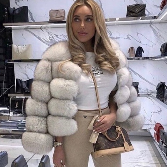 Fur clothing is highly popular in Europe and America Fox fur coat for women short style long sleeves fur coat.