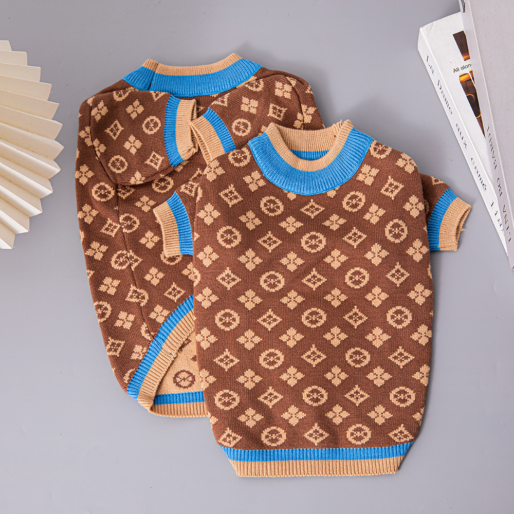 Luxury Monogram Pattern VV Pet Knitted Sweater Set - Stylish Apparel for Dogs