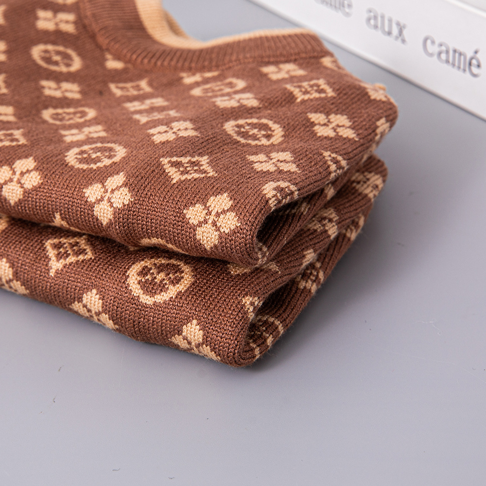 Luxury VV Pattern Knitted Pet Sweater with Classic Design for Small to Medium Dogs