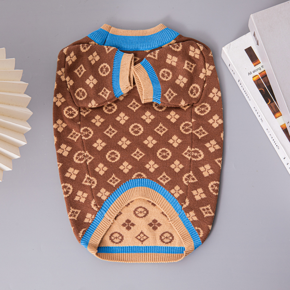 Luxury Monogram Pattern VV Pet Knitted Sweater Set - Stylish Apparel for Dogs