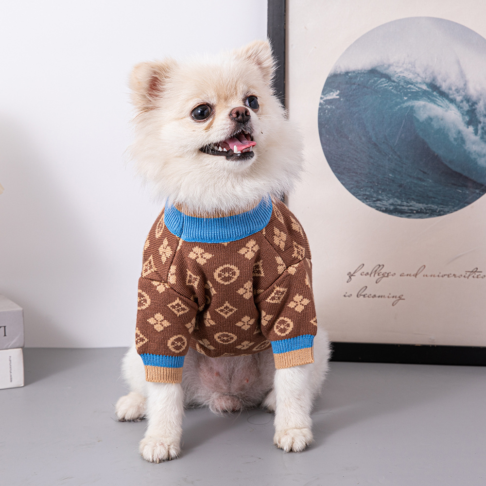 Luxury Monogram Pattern VV Pet Knitted Sweater Set - Stylish Apparel for Dogs