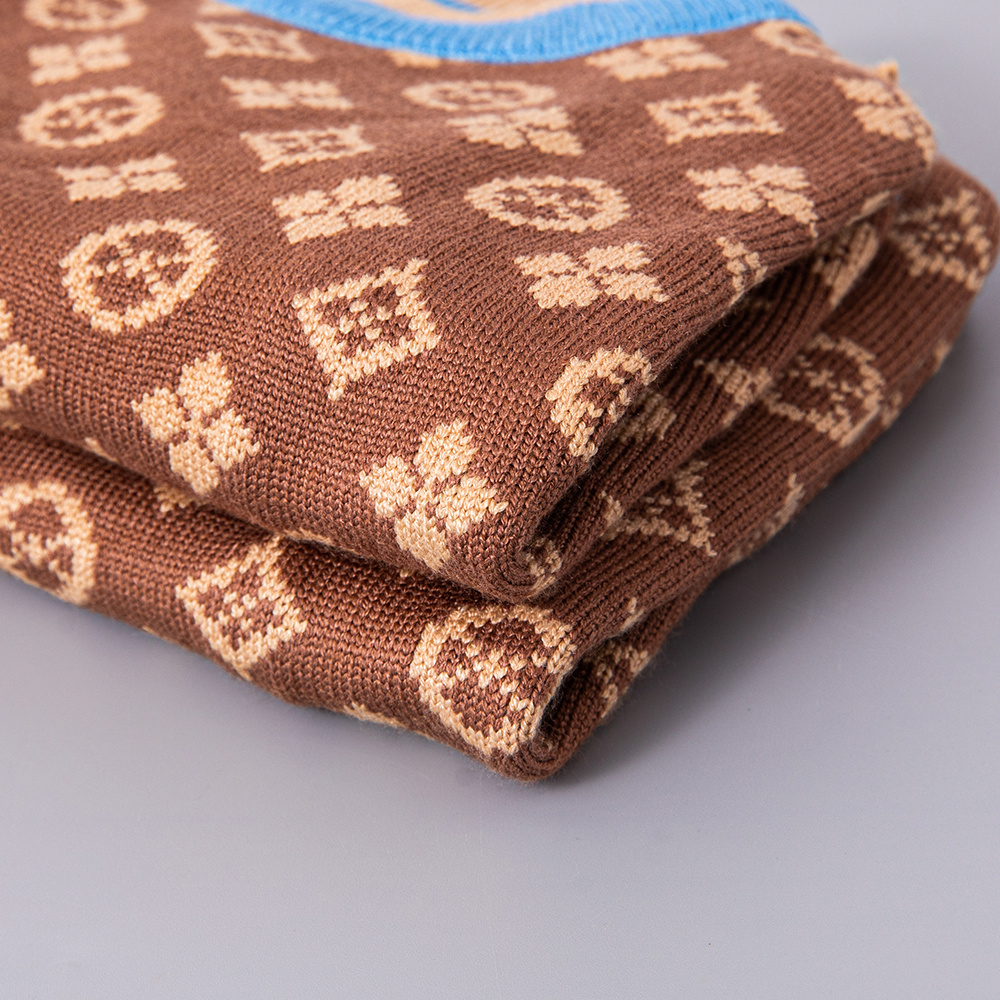 Luxury Monogram Pattern VV Pet Knitted Sweater Set - Stylish Apparel for Dogs