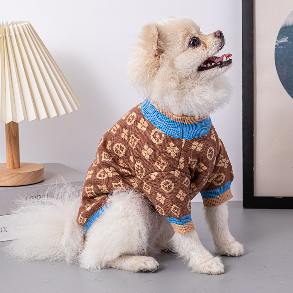 Luxury Monogram Pattern VV Pet Knitted Sweater Set - Stylish Apparel for Dogs