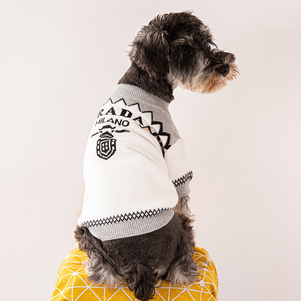 High-End Patterned PP Knit Pet Sweaters with Brand Design