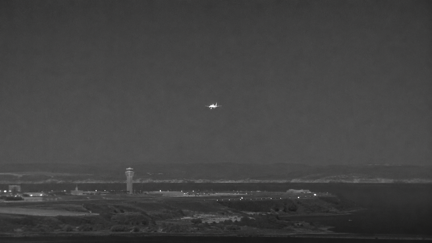 Fixed-wing aircraft thermal detection at long range