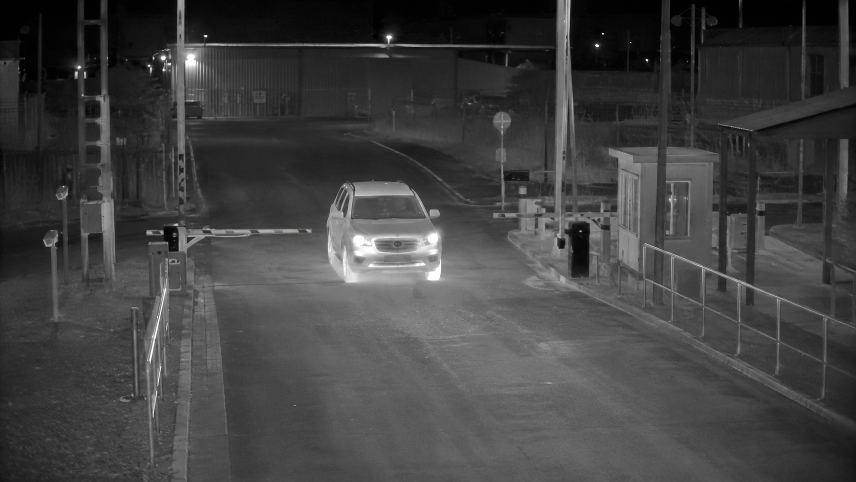 Vehicle thermal recognition at checkpoint