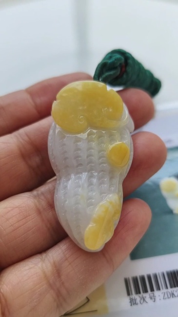 Unique Certificated Natural Yellow Color Heated 46X25X11mm Burmese Jadeite Peanut Pendant With Auspicious Clouds Carved,Burma Jadeite Loose Pendant Necklace,好事发生