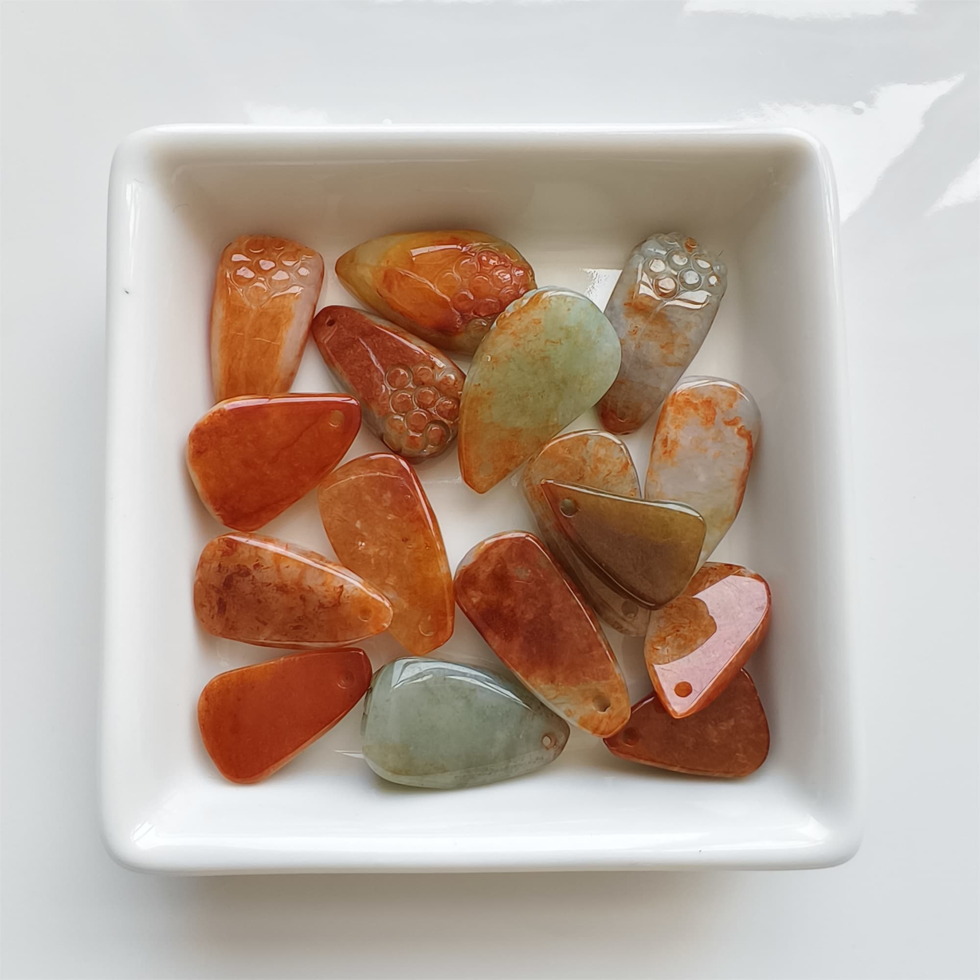 DDP | 2pcs 19-26.6x12-15x5-9.3mm Natural Certificated Hand Carved Red Color Heated Burmese Jadeite Grape Pendant,Grape Charm,DIY Jewelry Supplies