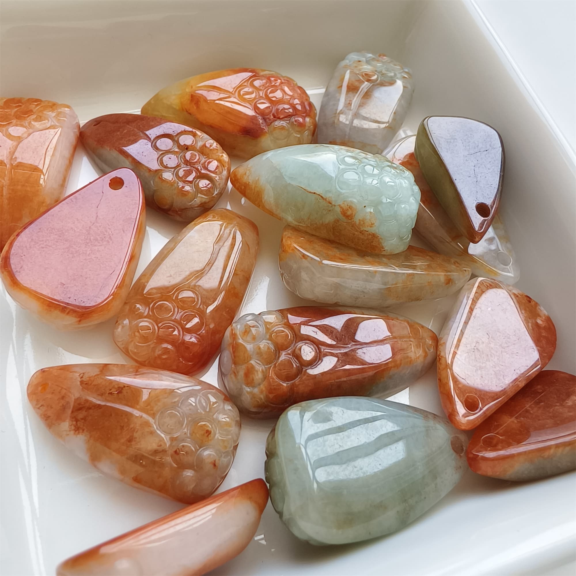 DDP | 2pcs 19-26.6x12-15x5-9.3mm Natural Certificated Hand Carved Red Color Heated Burmese Jadeite Grape Pendant,Grape Charm,DIY Jewelry Supplies