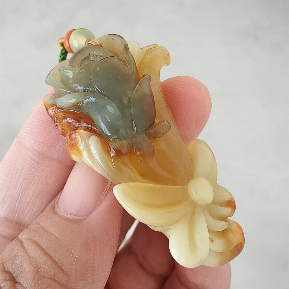 DDP 54mm Unique Untreated Natural Yellow Green Serpentine Jade Flower Pendant