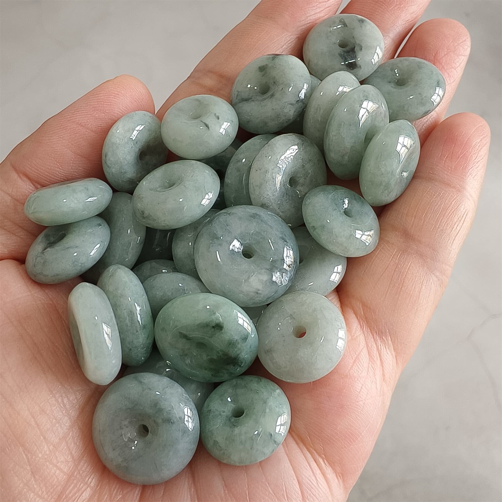 DDP 10pcs 14-17mm Natural Certificated Type A Untreated Green Black Chicken Species Burmese Jadeite Safety Buckle Beads