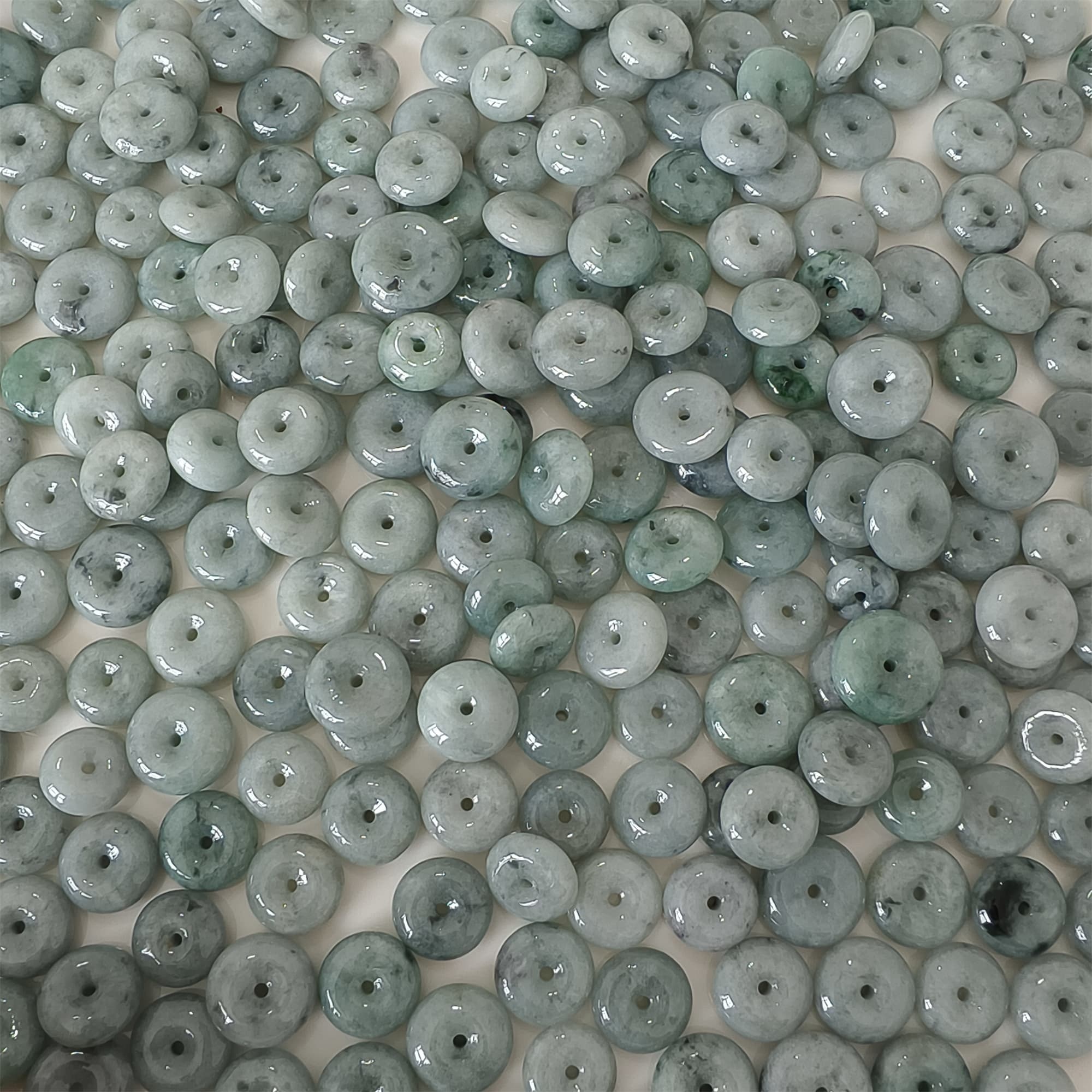 DDP 10pcs 14-17mm Natural Certificated Type A Untreated Green Black Chicken Species Burmese Jadeite Safety Buckle Beads