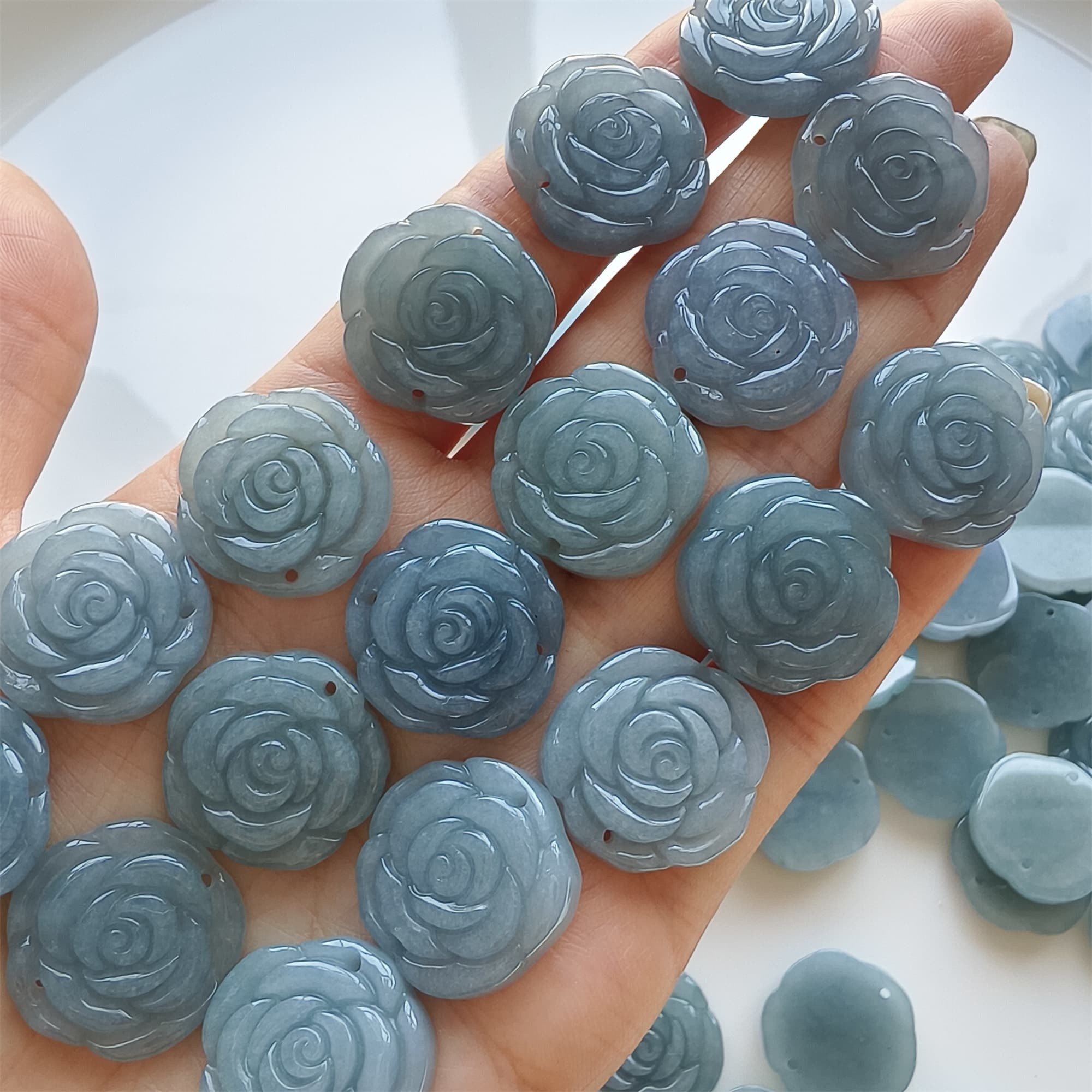 DDP 2pcs 20mm Natural Certificated Type A Blue Watery Guatemalan Jadeite Rose Beads