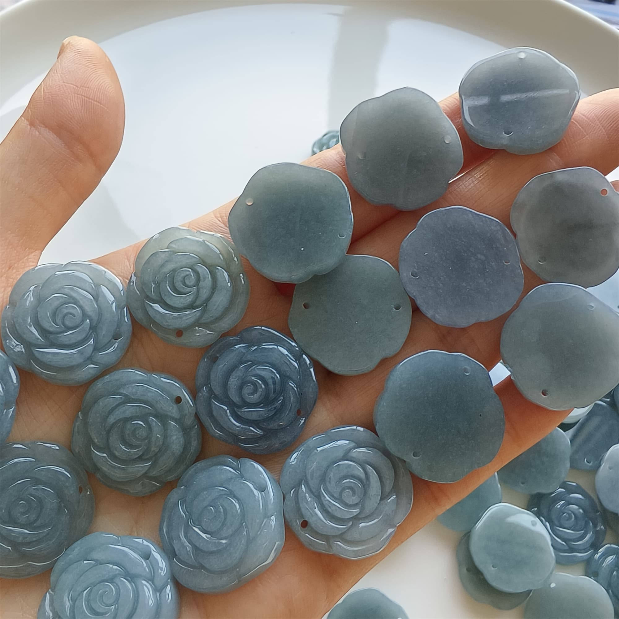 DDP 2pcs 20mm Natural Certificated Type A Blue Watery Guatemalan Jadeite Rose Beads