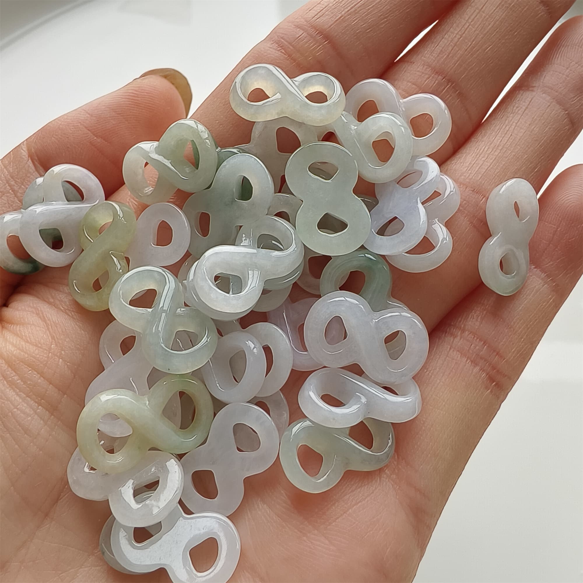 DDP 5pcs 15-17mm Natural Type A Green White Icy Waxy Burmese Jadeite Double Loop Figure-eight Beads
