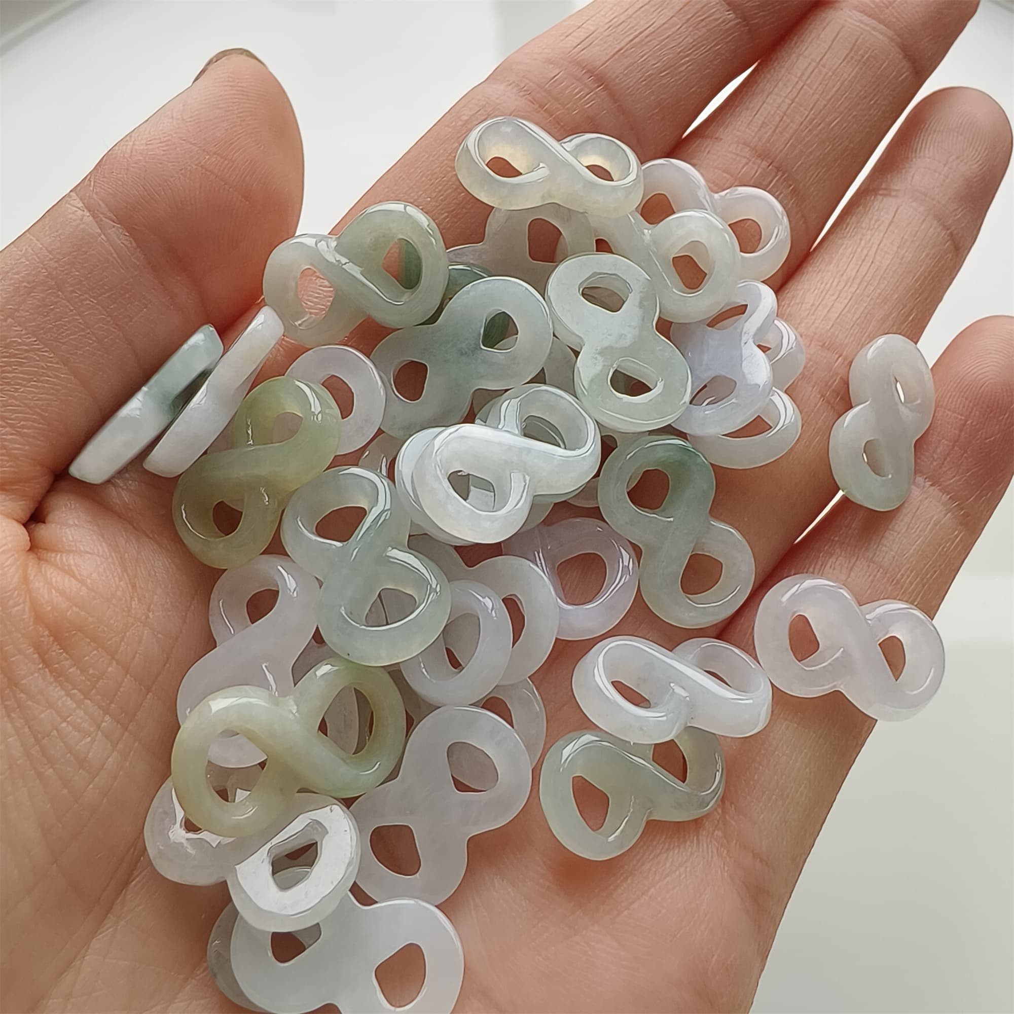 DDP 5pcs 15-17mm Natural Type A Green White Icy Waxy Burmese Jadeite Double Loop Figure-eight Beads
