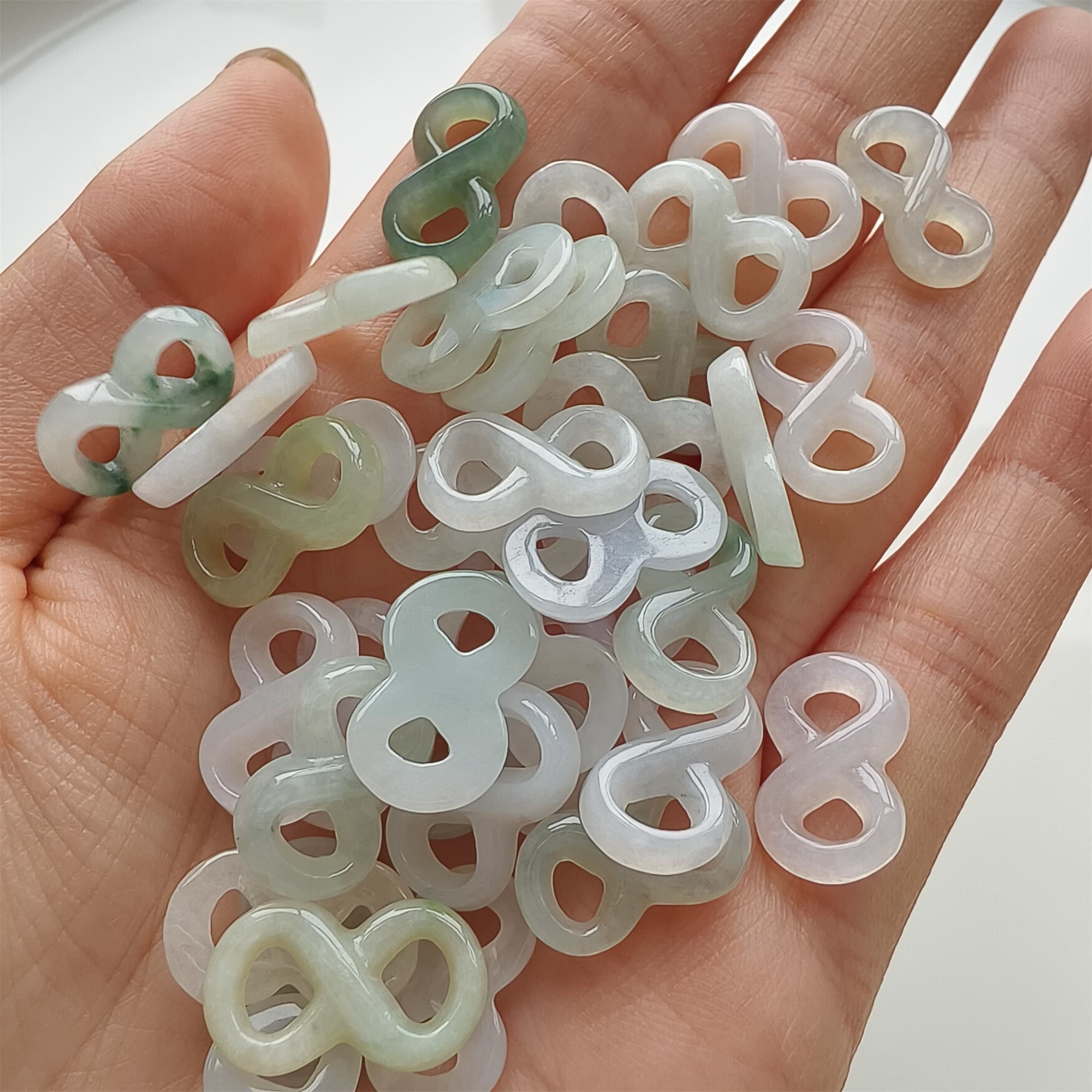 DDP 5pcs 15-17mm Natural Type A Green White Icy Waxy Burmese Jadeite Double Loop Figure-eight Beads