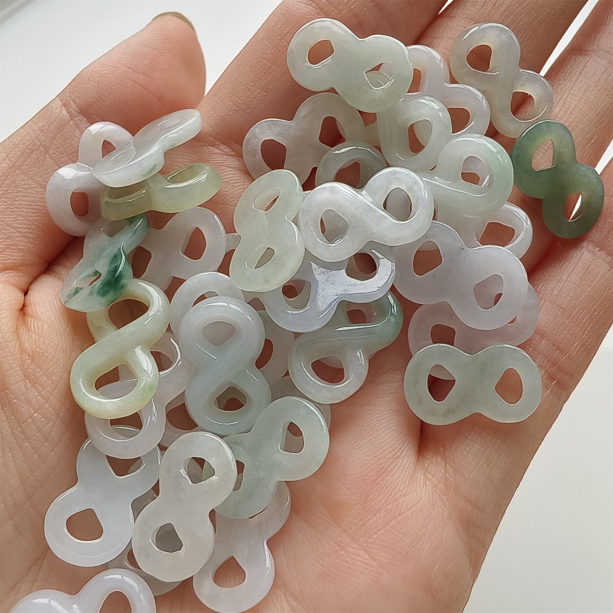 DDP 5pcs 15-17mm Natural Type A Green White Icy Waxy Burmese Jadeite Double Loop Figure-eight Beads