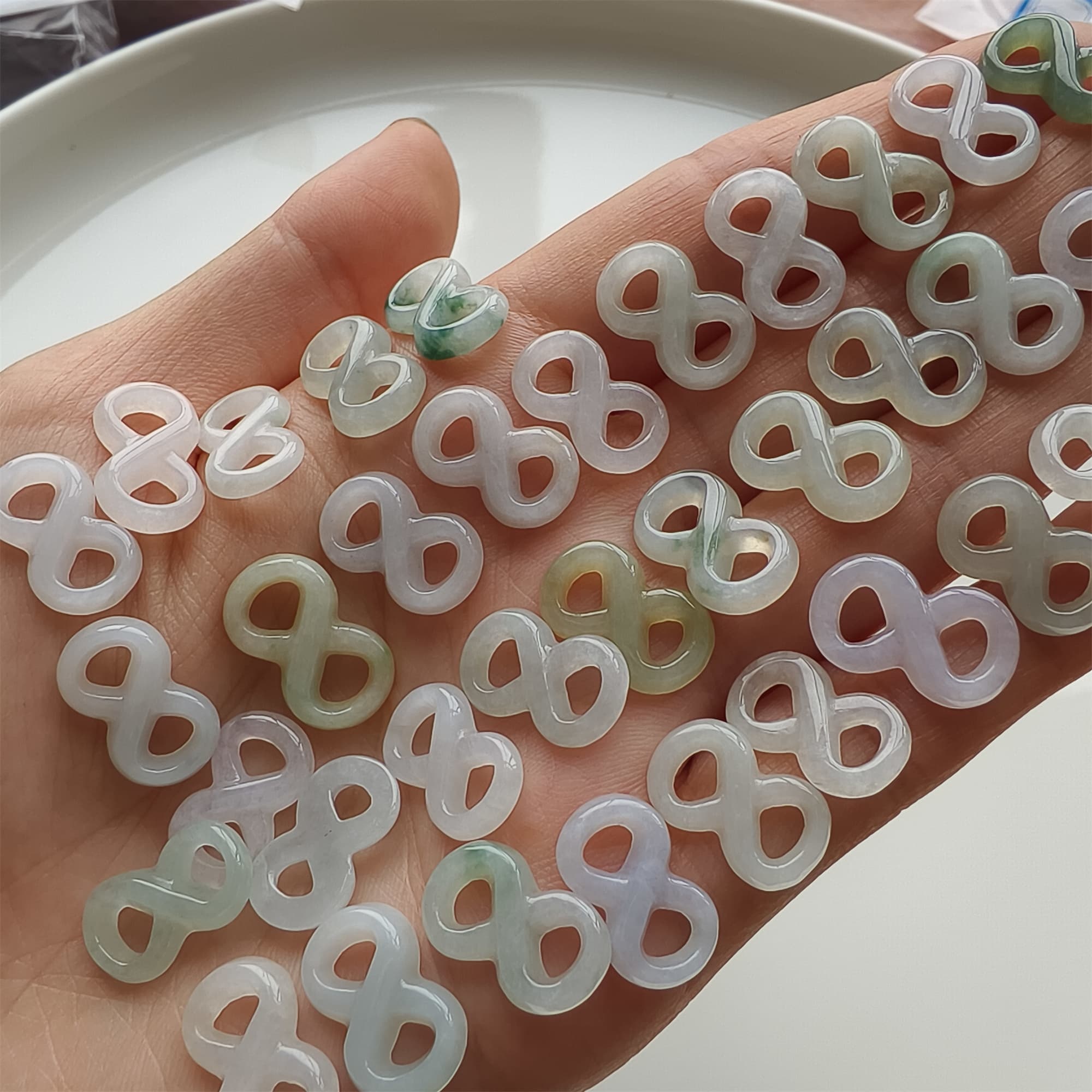 DDP 5pcs 15-17mm Natural Type A Green White Icy Waxy Burmese Jadeite Double Loop Figure-eight Beads