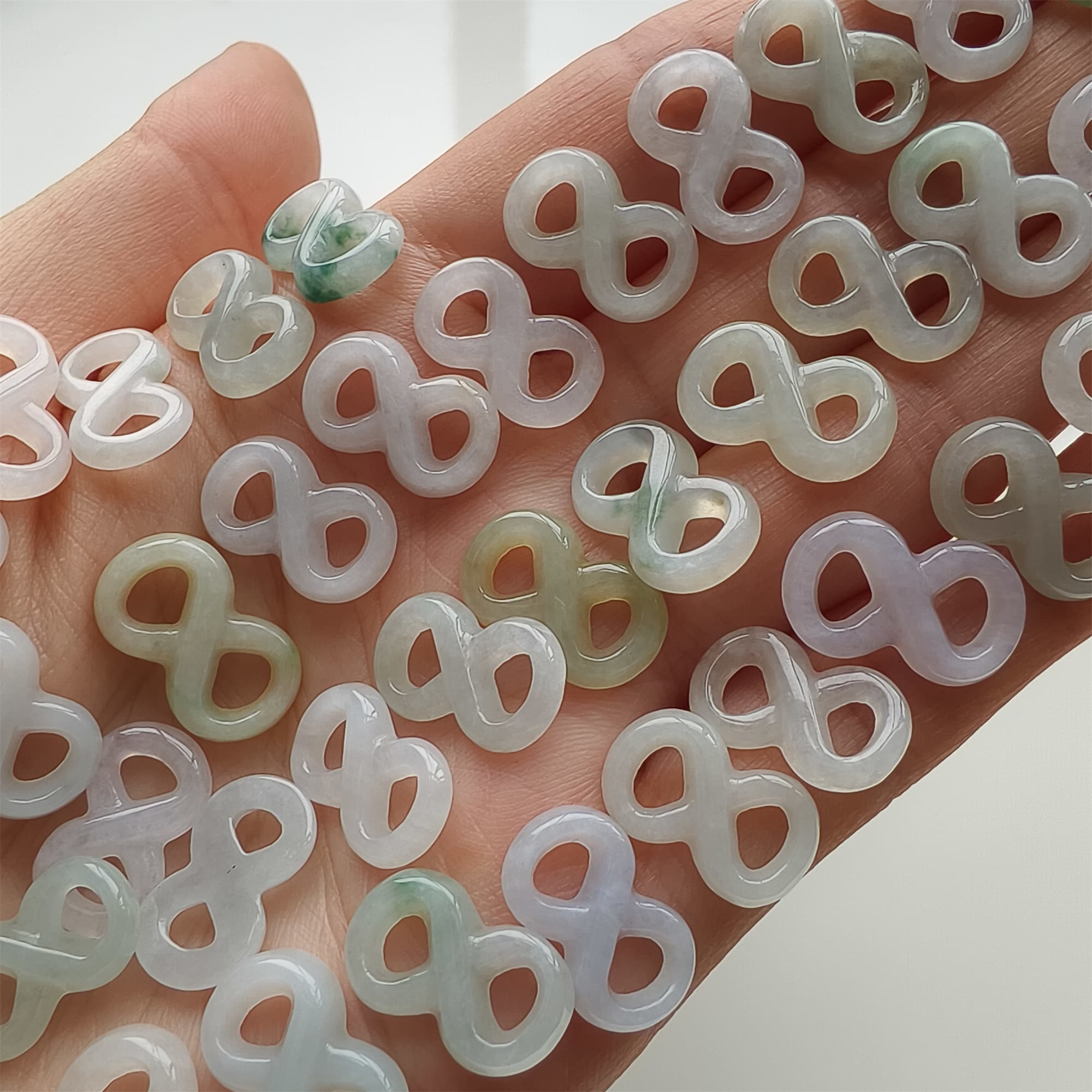 DDP 5pcs 15-17mm Natural Type A Green White Icy Waxy Burmese Jadeite Double Loop Figure-eight Beads