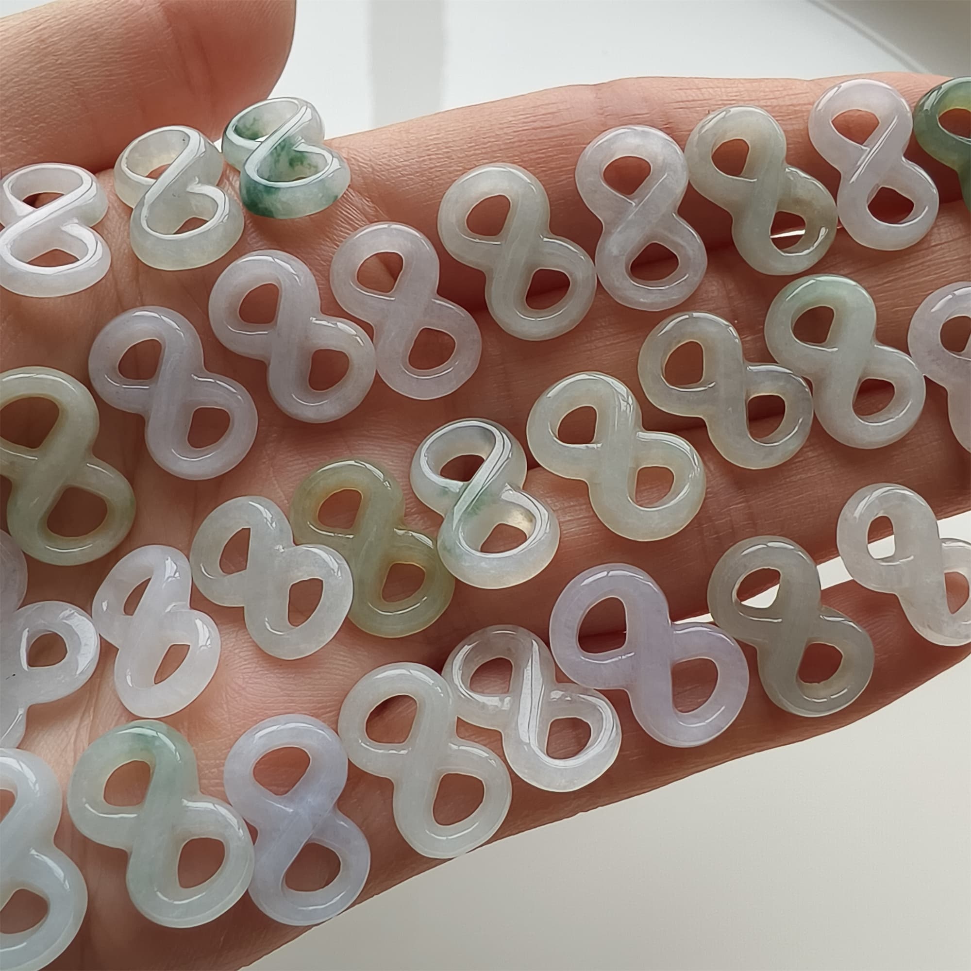 DDP 5pcs 15-17mm Natural Type A Green White Icy Waxy Burmese Jadeite Double Loop Figure-eight Beads