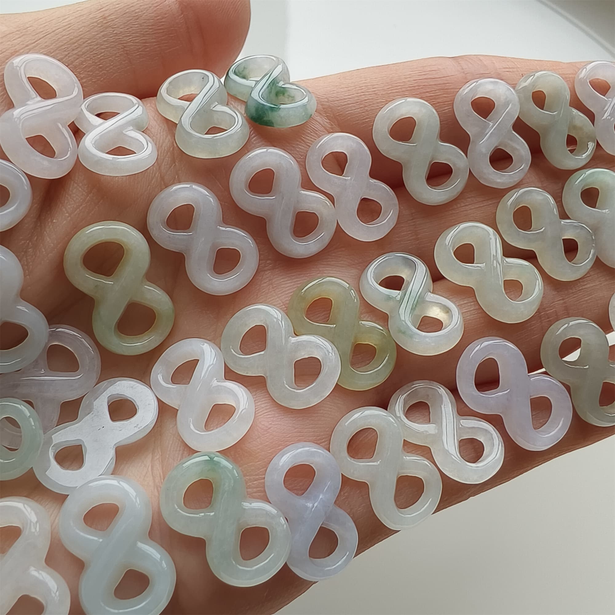 DDP 5pcs 15-17mm Natural Type A Green White Icy Waxy Burmese Jadeite Double Loop Figure-eight Beads