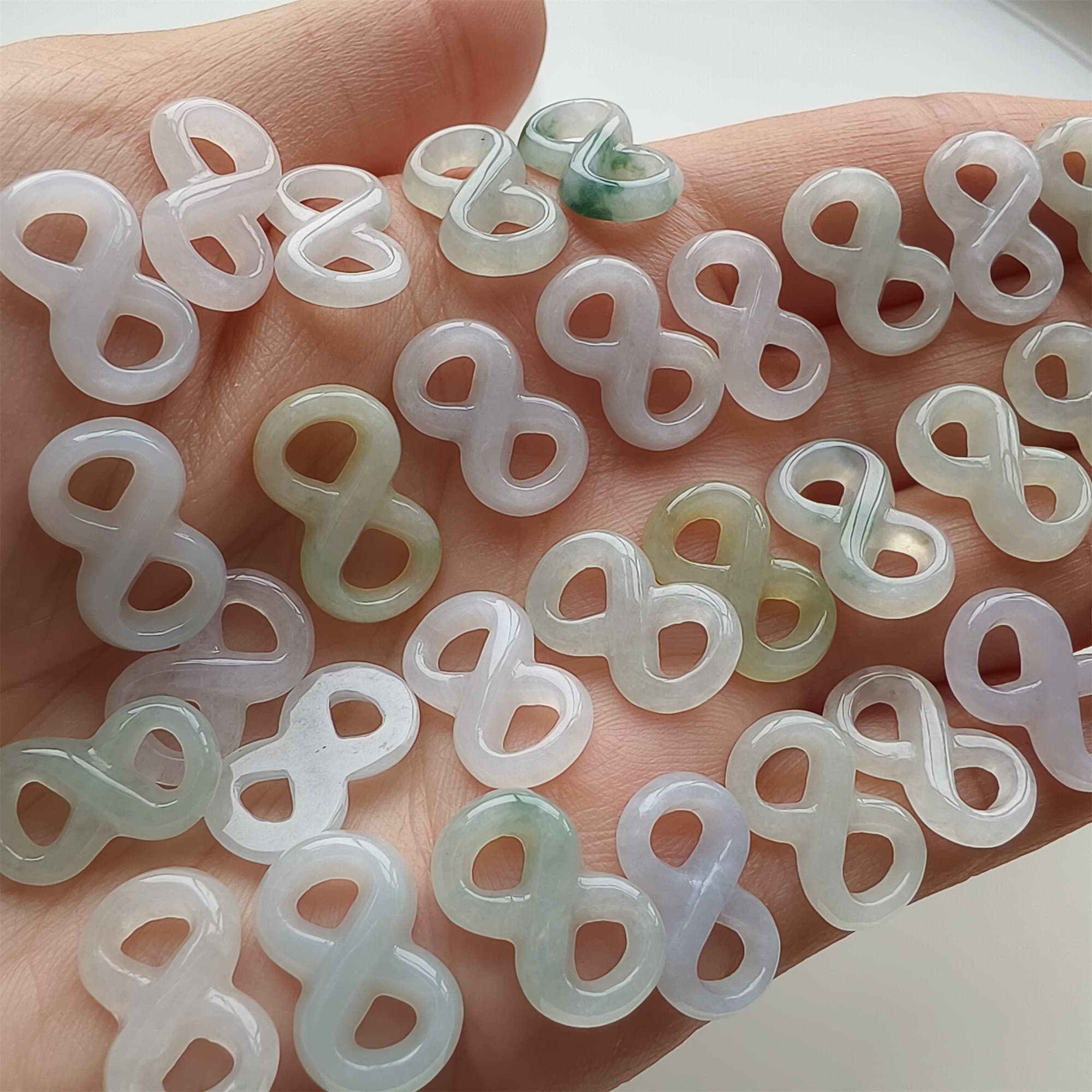 DDP 5pcs 15-17mm Natural Type A Green White Icy Waxy Burmese Jadeite Double Loop Figure-eight Beads