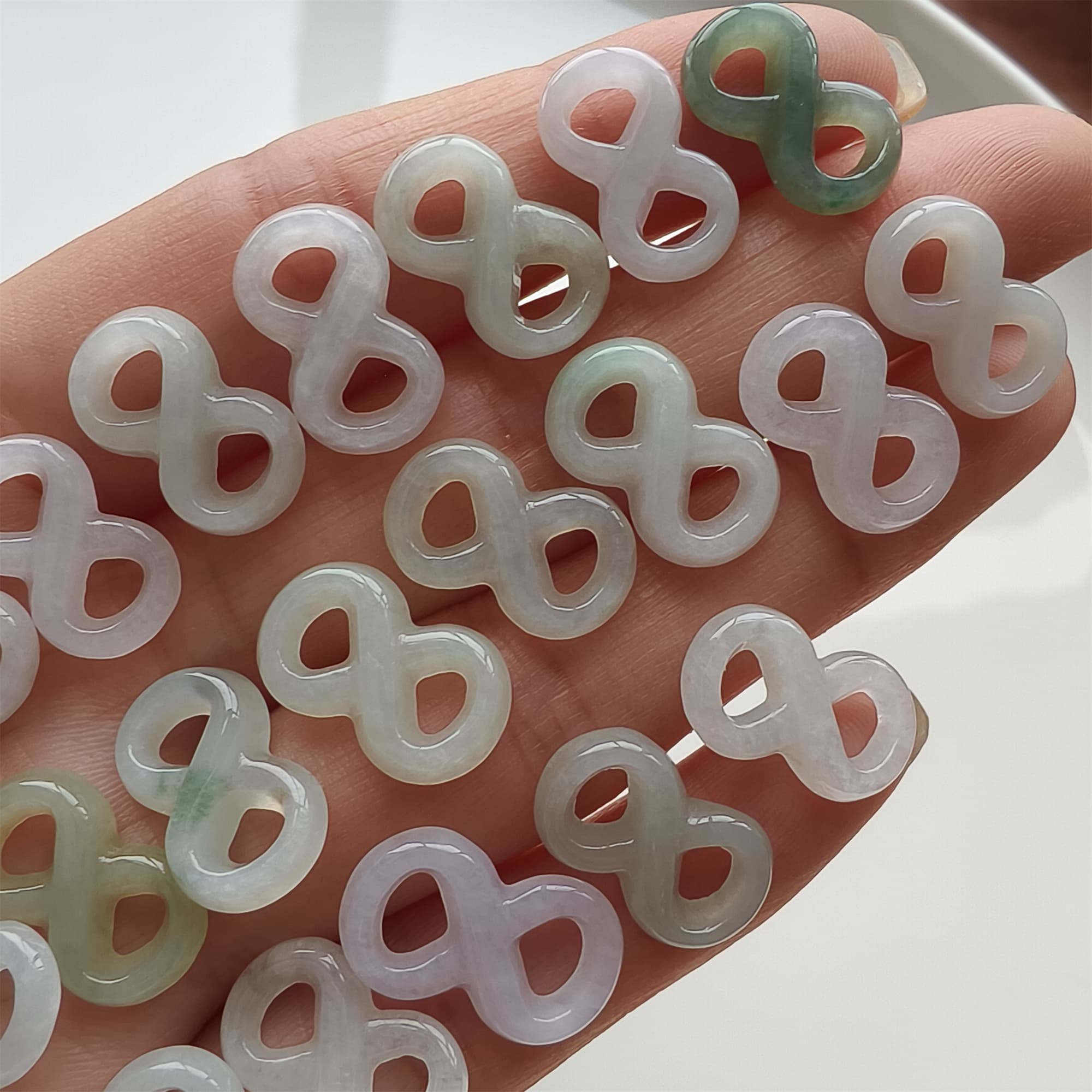 DDP 5pcs 15-17mm Natural Type A Green White Icy Waxy Burmese Jadeite Double Loop Figure-eight Beads
