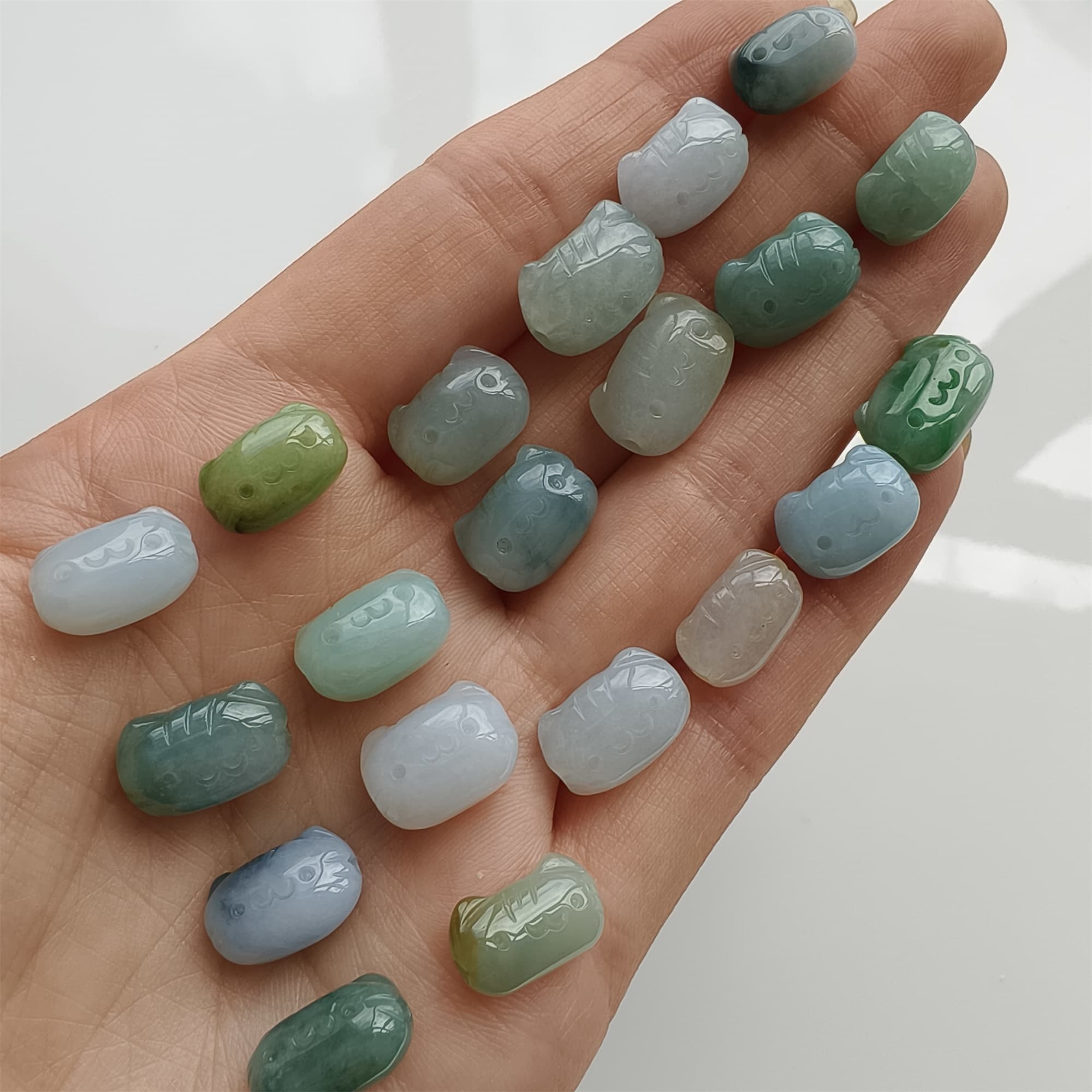 DDP 2pcs 12-14.5mm Natural Certificated Type A Green White Burmese Jadeite Kitty Beads