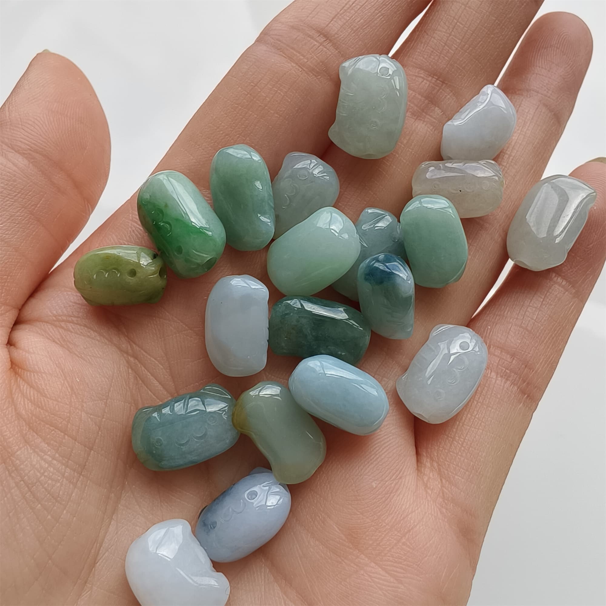 DDP 2pcs 12-14.5mm Natural Certificated Type A Green White Burmese Jadeite Kitty Beads