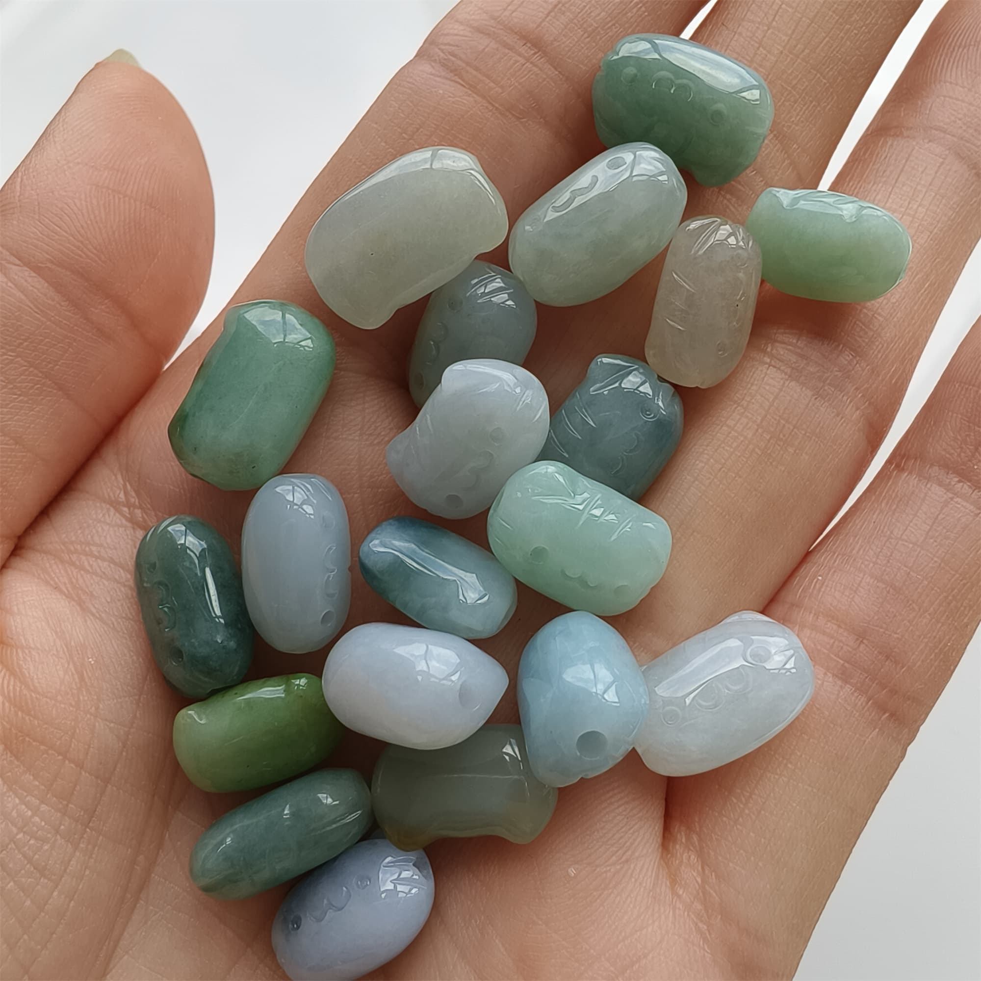 DDP 2pcs 12-14.5mm Natural Certificated Type A Green White Burmese Jadeite Kitty Beads