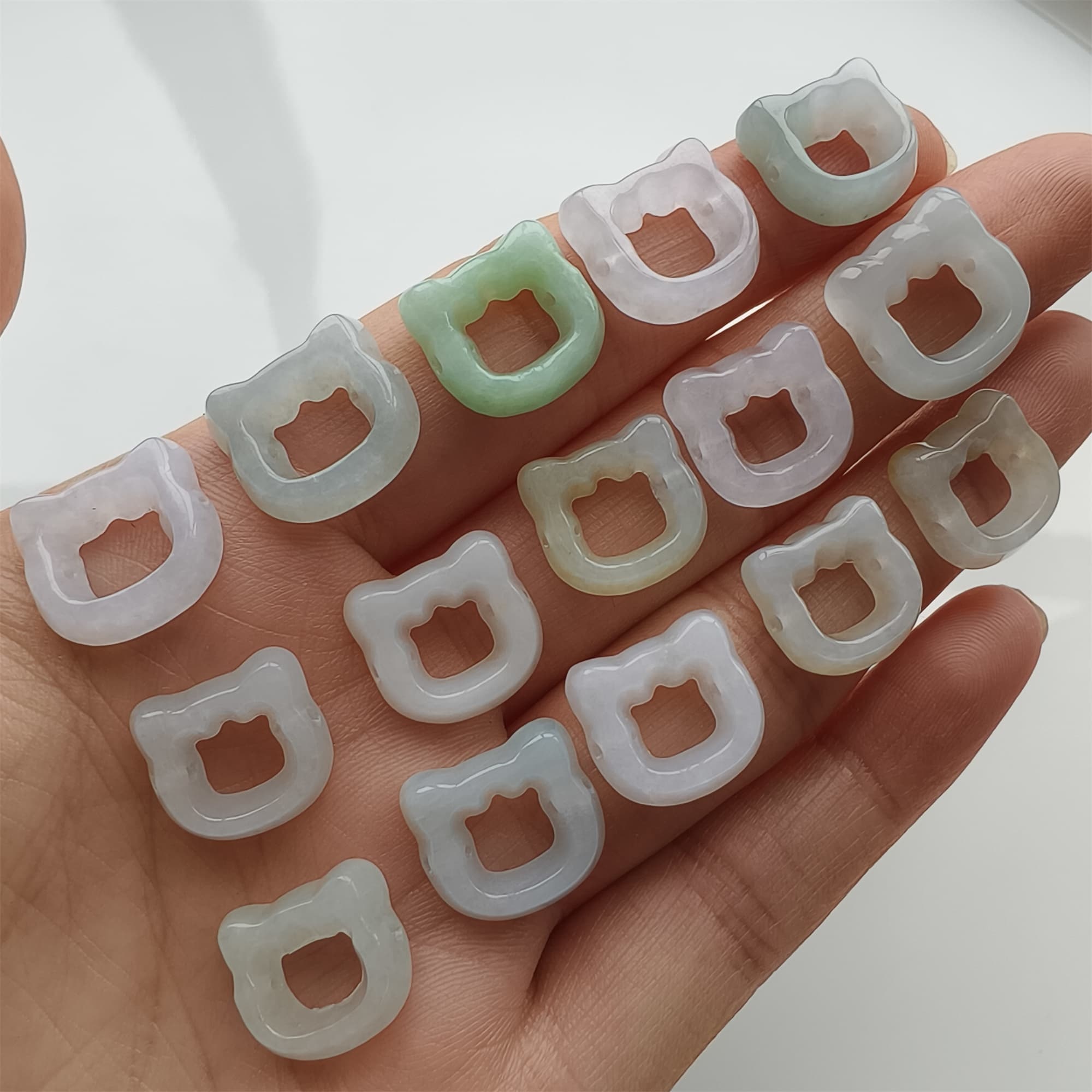 DDP 5pcs 12.5-15.5mm Natural Certificated Type A Green White Burmese Jadeite Cat Beads