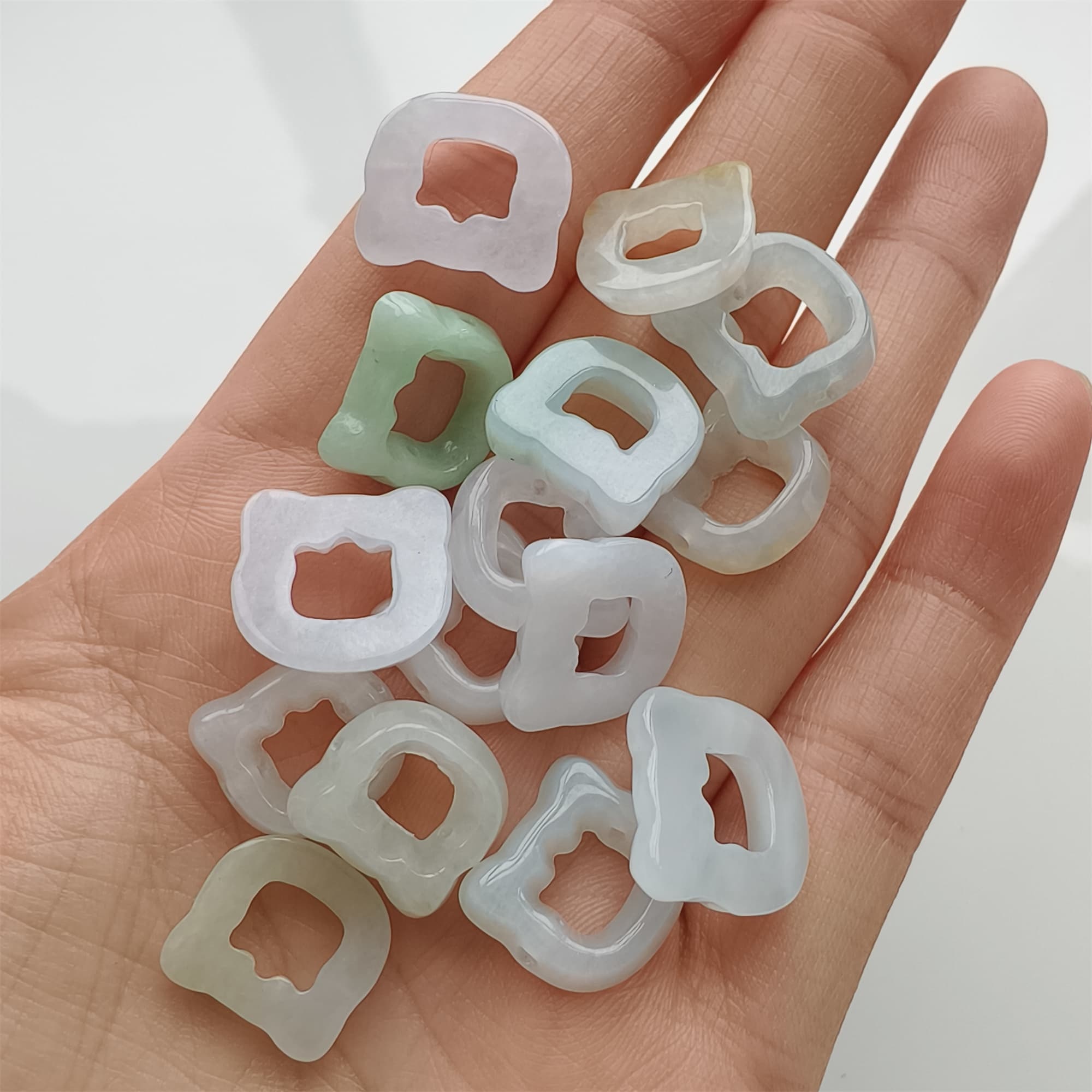 DDP 5pcs 12.5-15.5mm Natural Certificated Type A Green White Burmese Jadeite Cat Beads