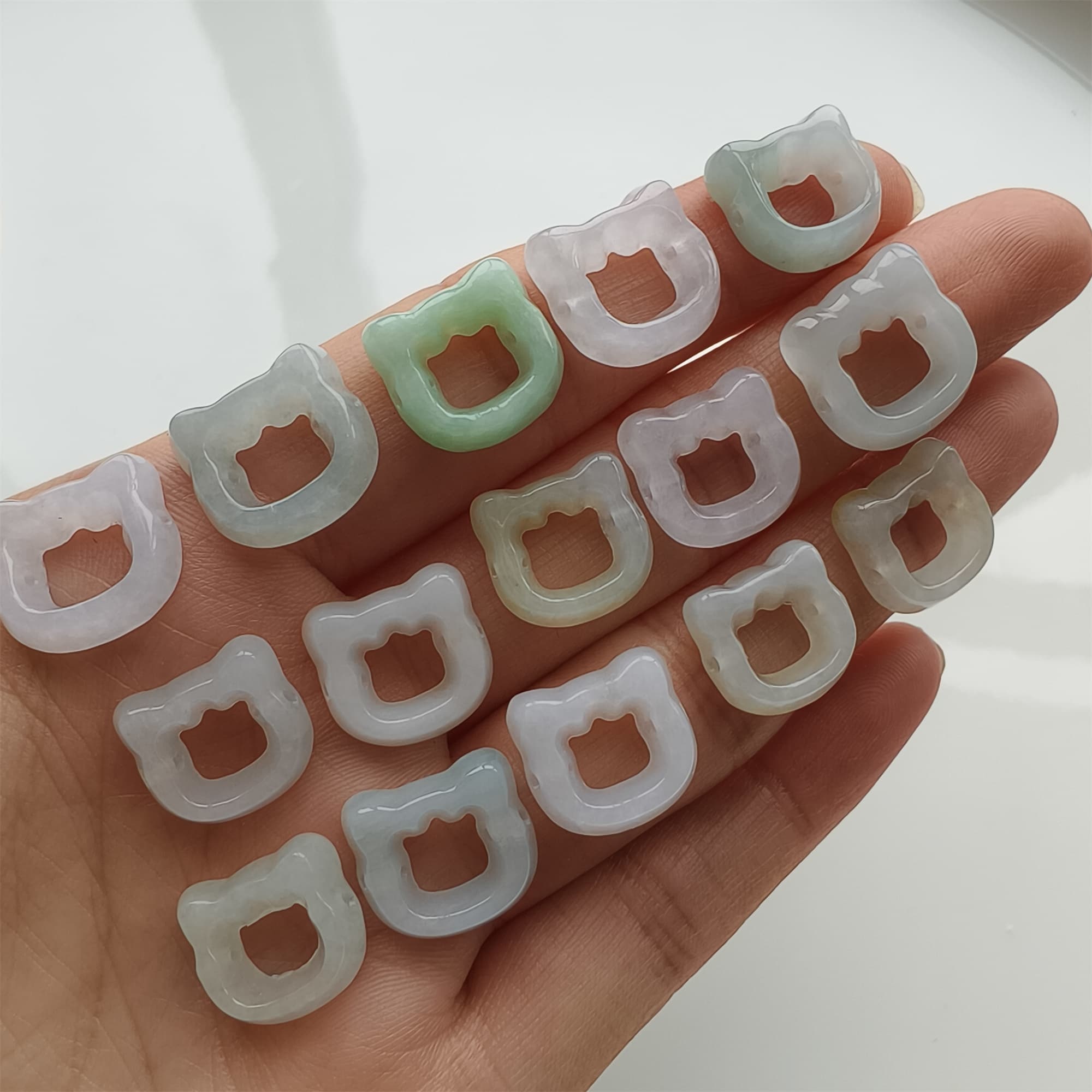 DDP 5pcs 12.5-15.5mm Natural Certificated Type A Green White Burmese Jadeite Cat Beads