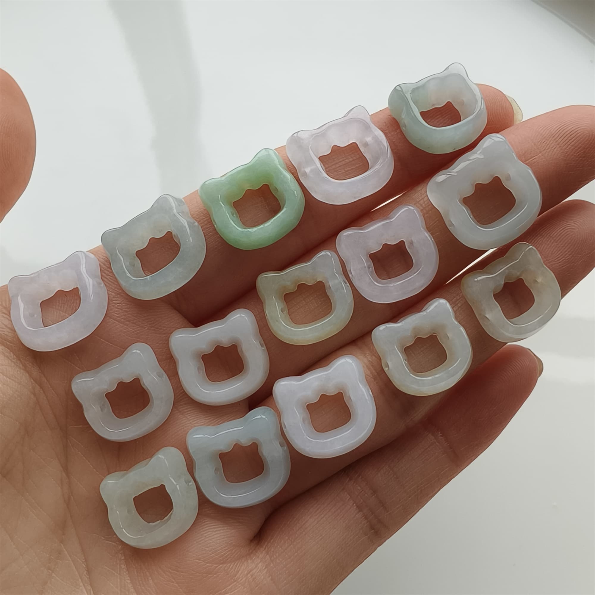 DDP 5pcs 12.5-15.5mm Natural Certificated Type A Green White Burmese Jadeite Cat Beads