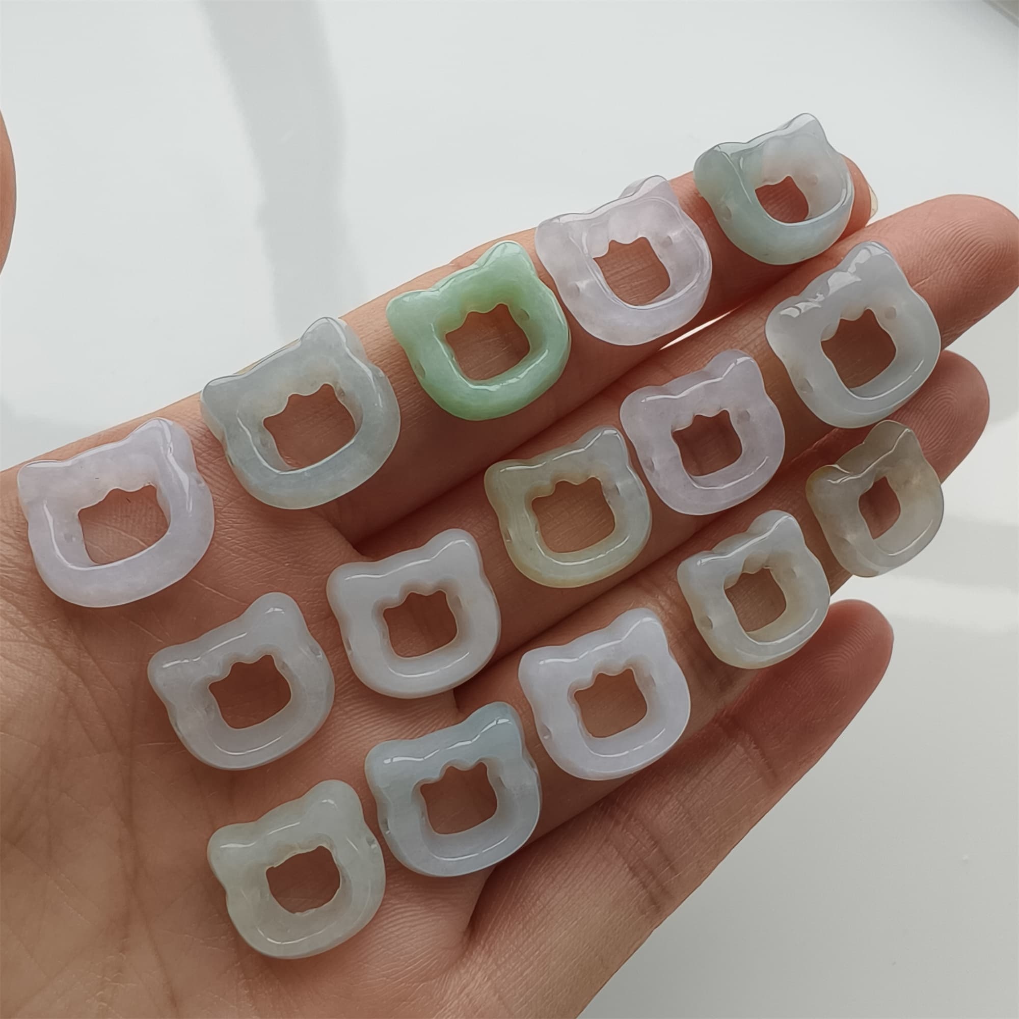 DDP 5pcs 12.5-15.5mm Natural Certificated Type A Green White Burmese Jadeite Cat Beads