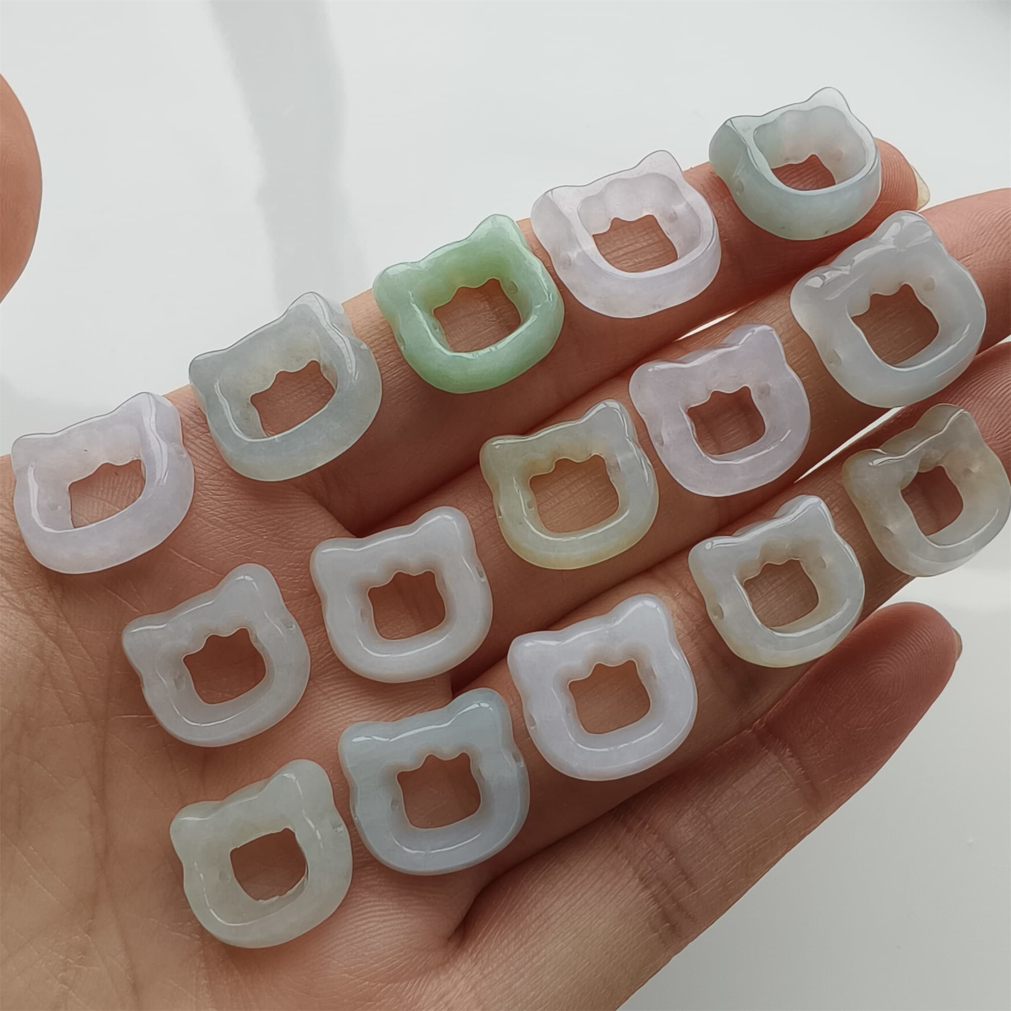 DDP 5pcs 12.5-15.5mm Natural Certificated Type A Green White Burmese Jadeite Cat Beads