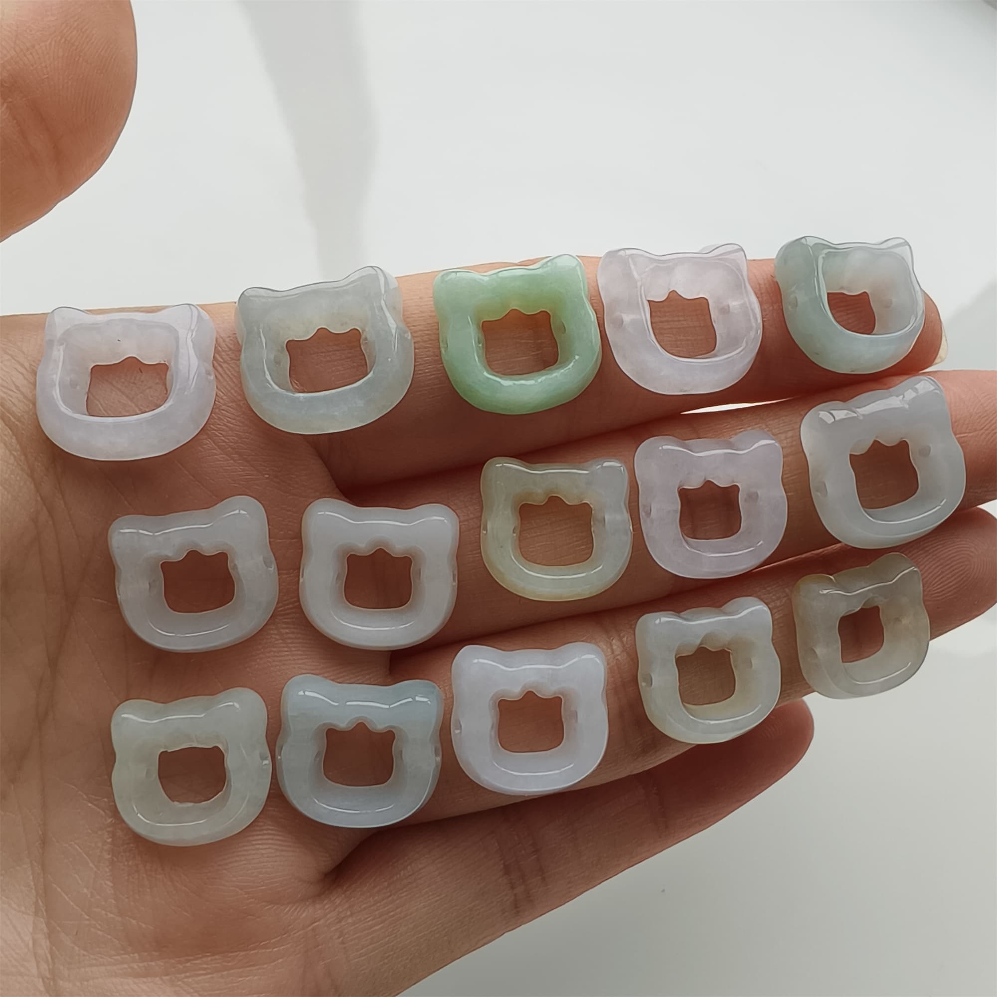 DDP 5pcs 12.5-15.5mm Natural Certificated Type A Green White Burmese Jadeite Cat Beads