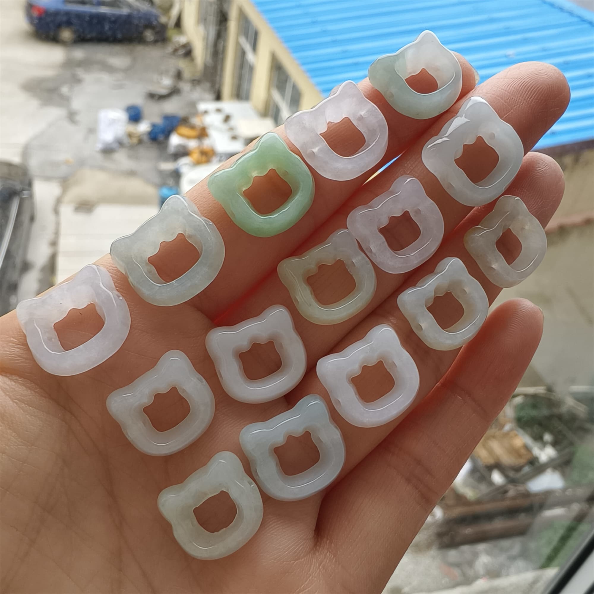 DDP 5pcs 12.5-15.5mm Natural Certificated Type A Green White Burmese Jadeite Cat Beads