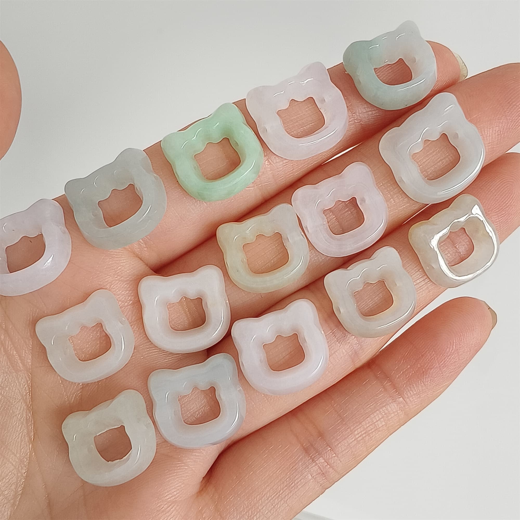 DDP 5pcs 12.5-15.5mm Natural Certificated Type A Green White Burmese Jadeite Cat Beads