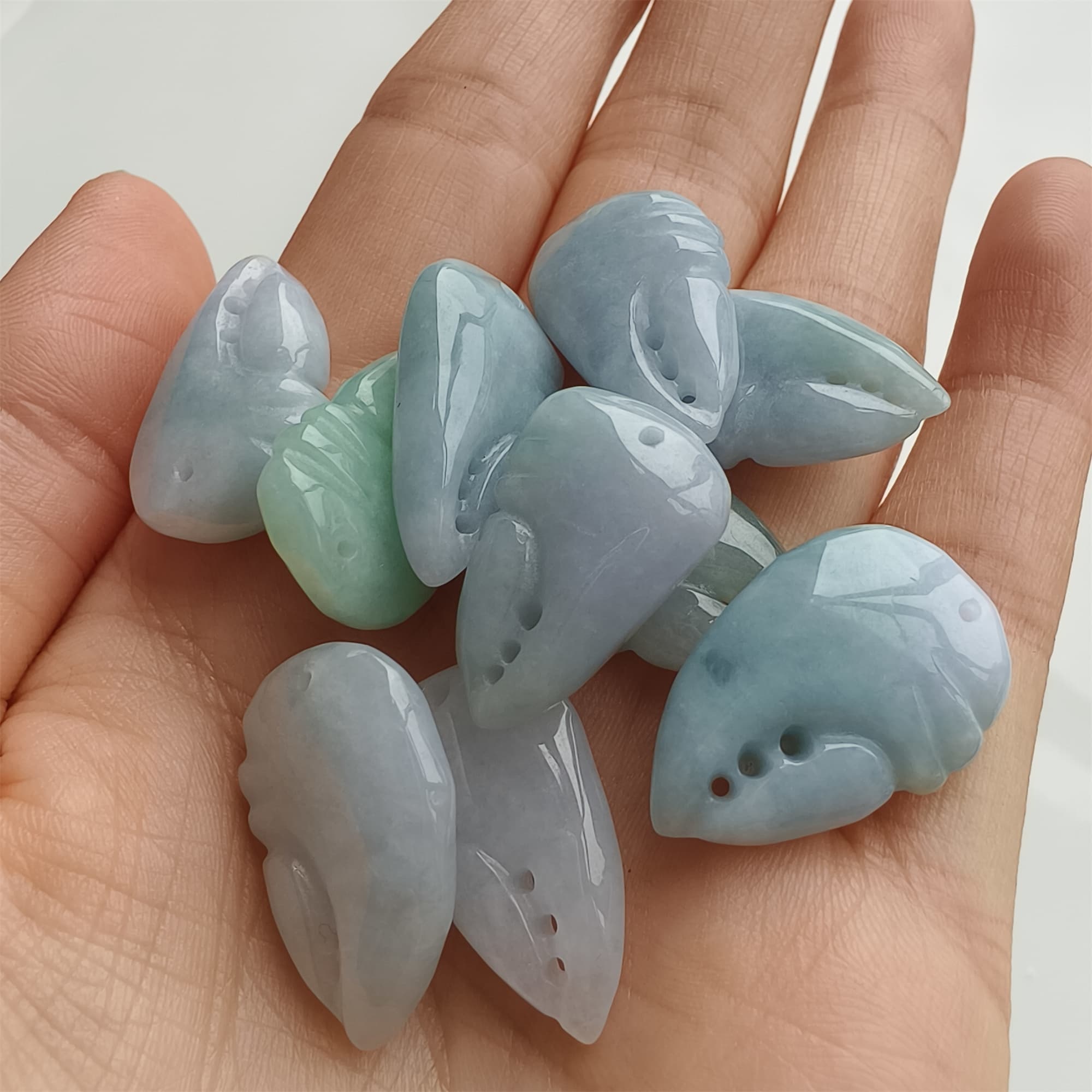 DDP 2pcs 21.5-24mm Natural Certificated Type A Icy Green White Burmese Jadeite Crab Claw Beads