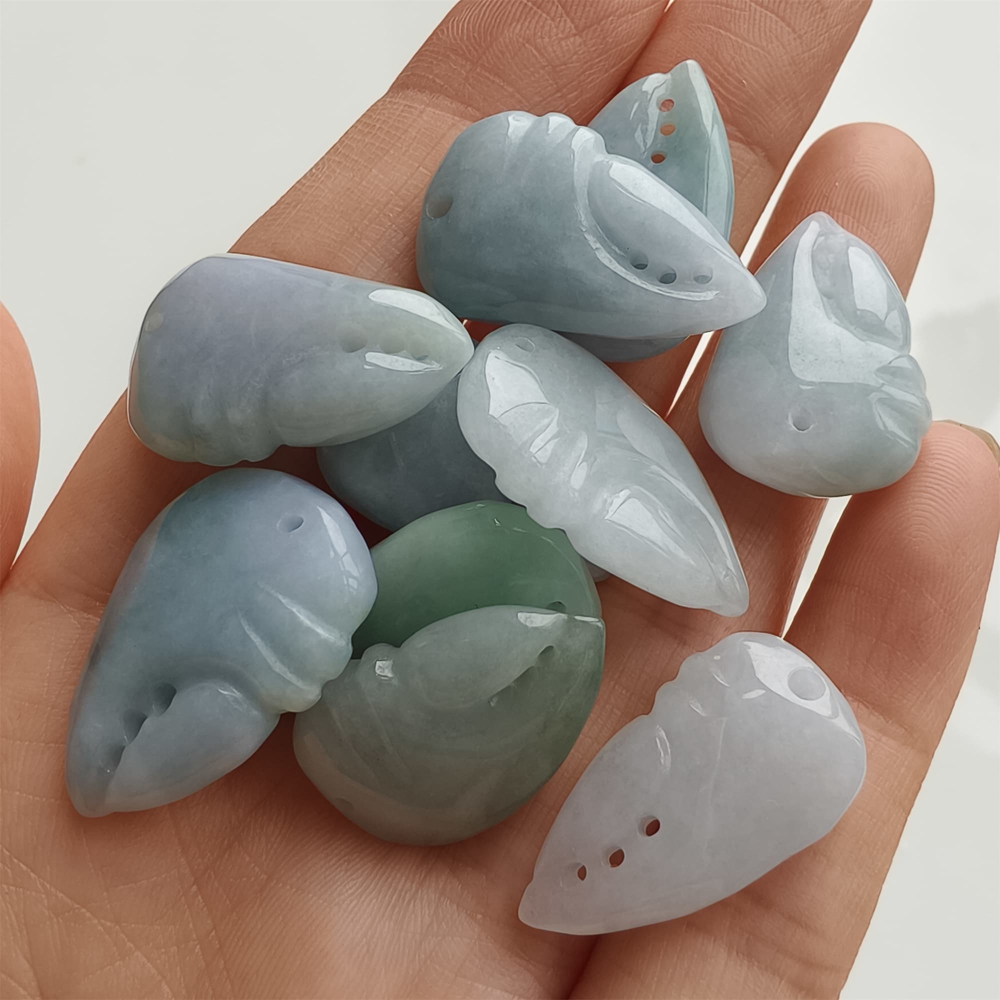 DDP 2pcs 21.5-24mm Natural Certificated Type A Icy Green White Burmese Jadeite Crab Claw Beads
