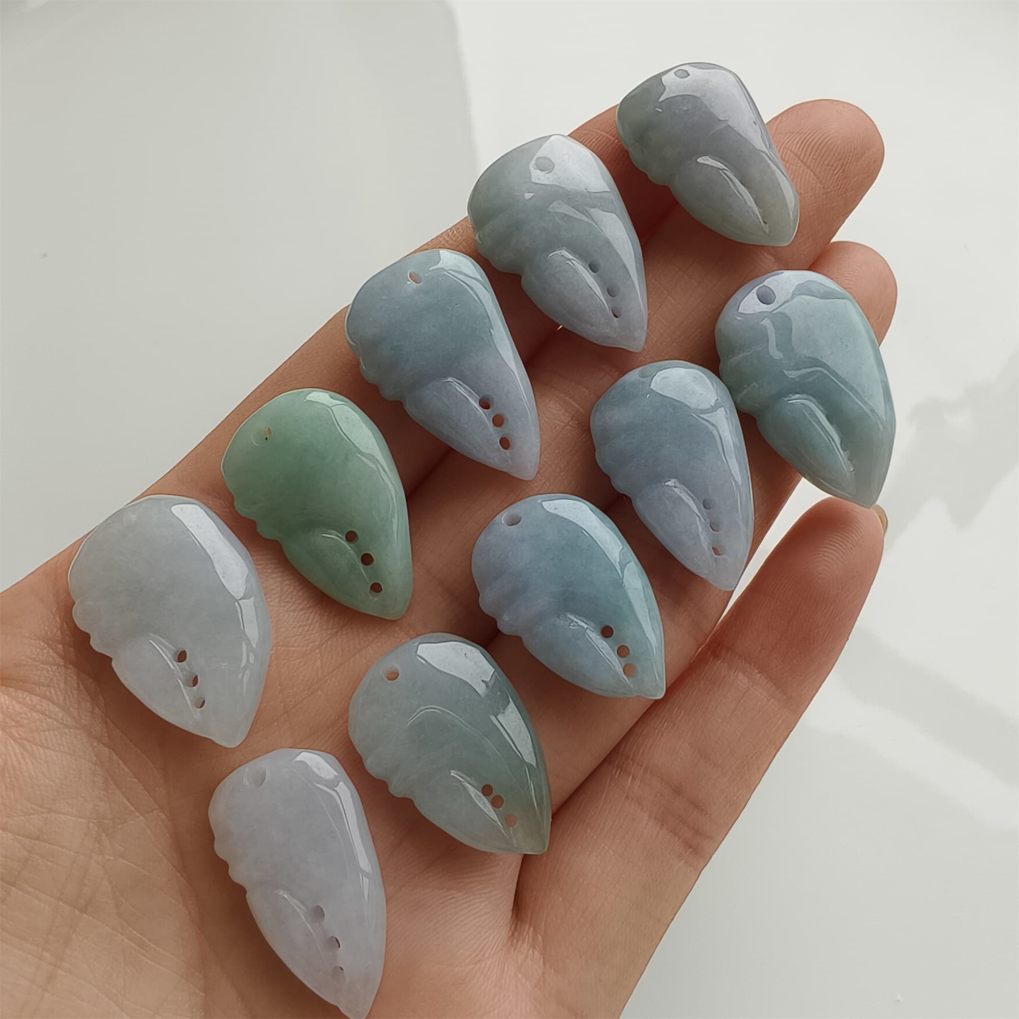 DDP 2pcs 21.5-24mm Natural Certificated Type A Icy Green White Burmese Jadeite Crab Claw Beads